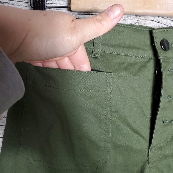 Anna Cai Olive Button Front Pants Size M.Waist approx: 14.5 inches Inseam app - Picture 2 of 9